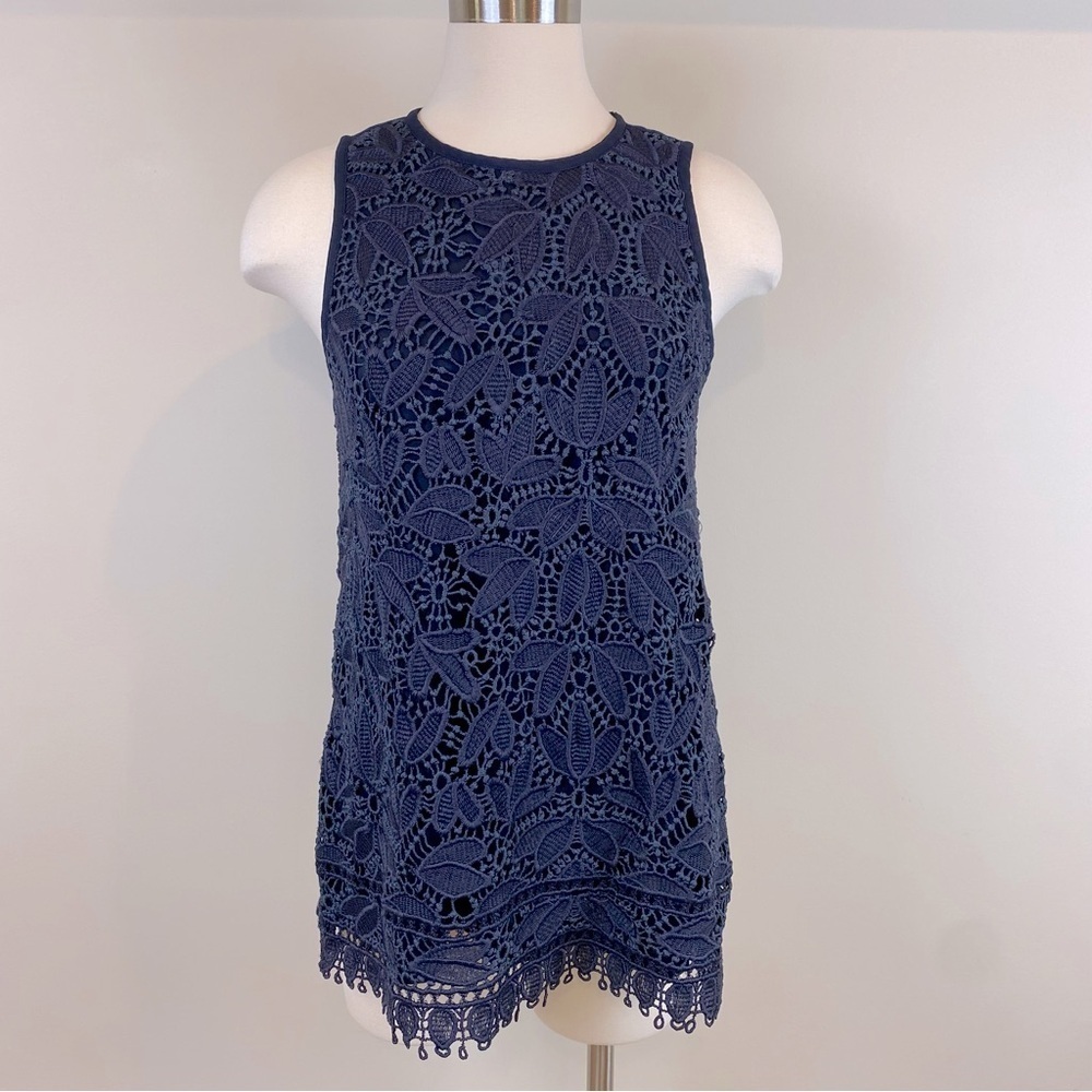 Ann Taylor Loft Navy Tulip Lace Sleeveless Top Size‎ S Mixed Media Lined Keyhole